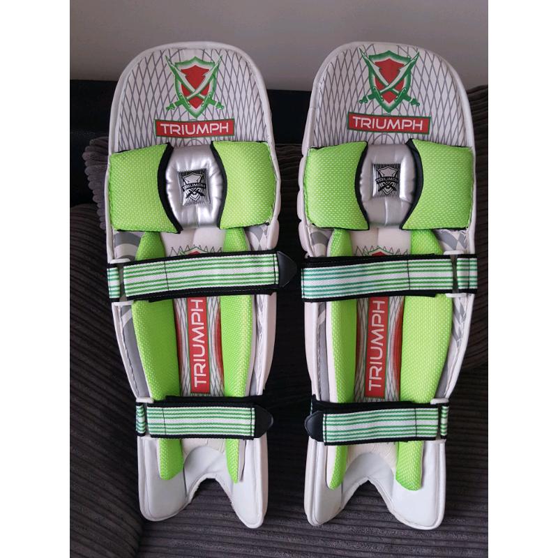 Men's Triumph cricket pads good as new.