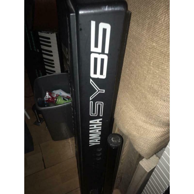 Yamaha sy85 synth keybaird