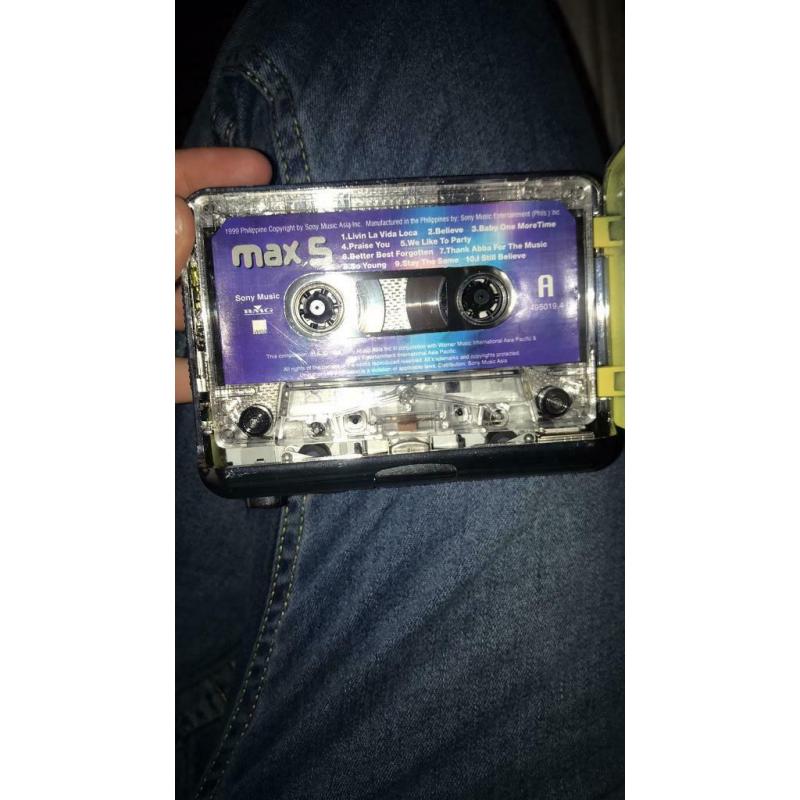 DIGITNOW Portable Cassette Player/Cassette to MP3 Converter with 90s hit tape