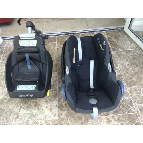 Maxi Cosi Pebble Plus Baby Car Seat and ISO Fix Base