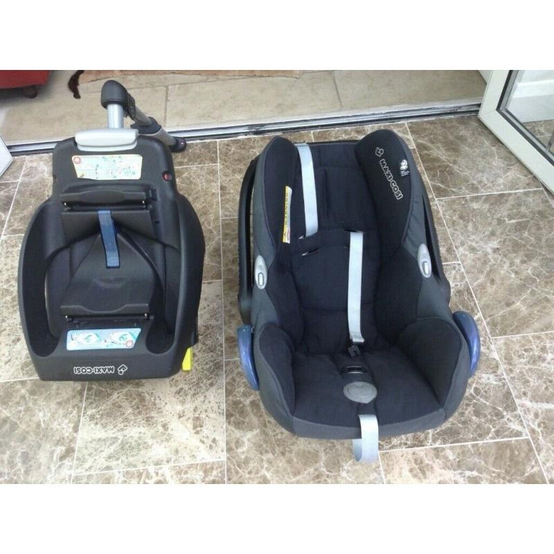 Maxi Cosi Pebble Plus Baby Car Seat and ISO Fix Base