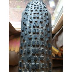 Surly Knard 29x3 120tpi folding tyres