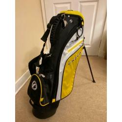 Fazer bag, x4 clubs, x2 head covers and golf bag rain cover.