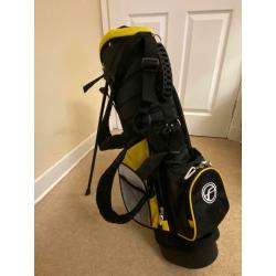 Fazer bag, x4 clubs, x2 head covers and golf bag rain cover.