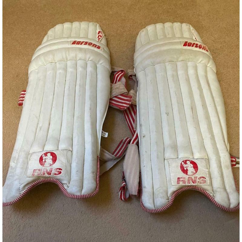 Cricket kit (2 pairs of pads, gloves, helmet, guards, bag)