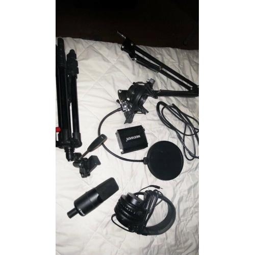 Recording equipment Newer with camera stand