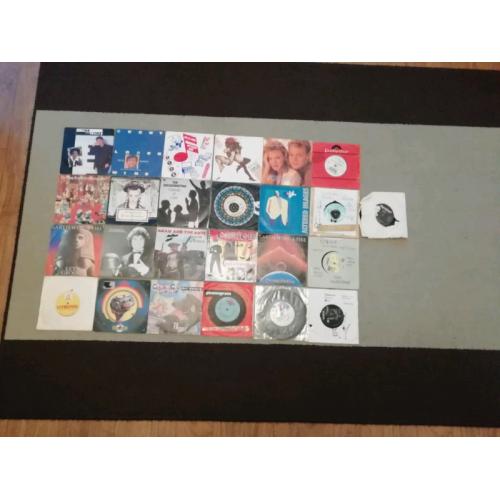 25 vinyl 7 singles from 70's & 80's some rare and highly collectable.