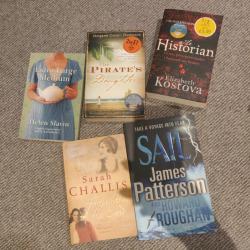 A batch of 13 paperbacks