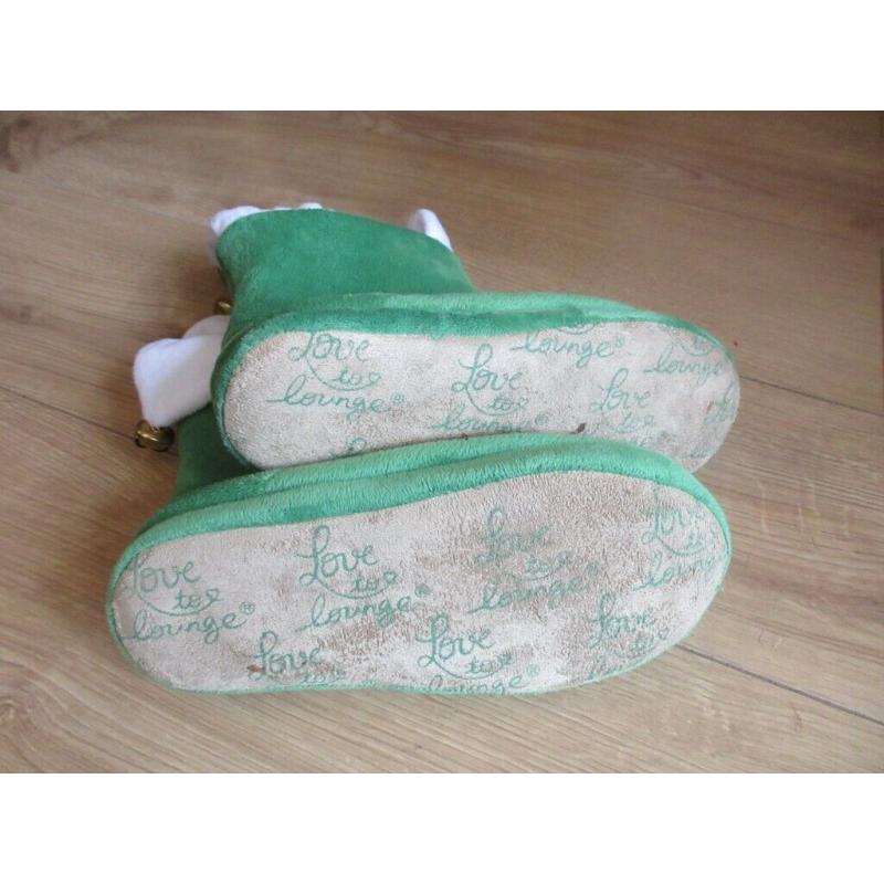 FESTIVE PAIR OF CHILDREN'S ELF SLIPPERS in size 1 (with bells) - for CHRISTMAS!!