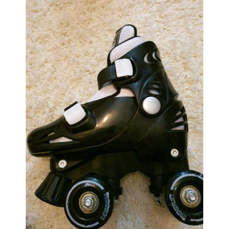 Rookie black and white RKE-SKA 0005 kids roller skates