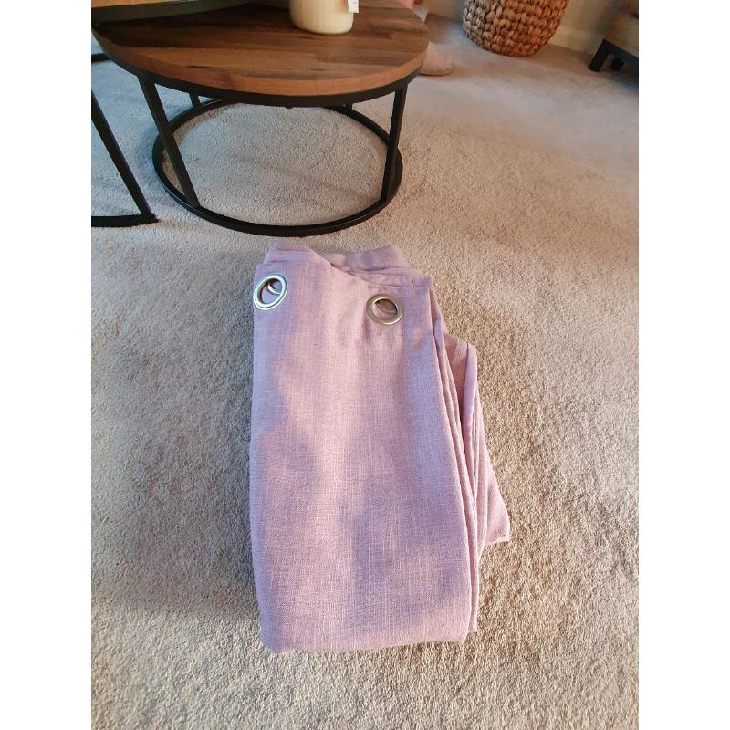 Mauve colour curtains in excellent condition. 90x90 and 90x72.