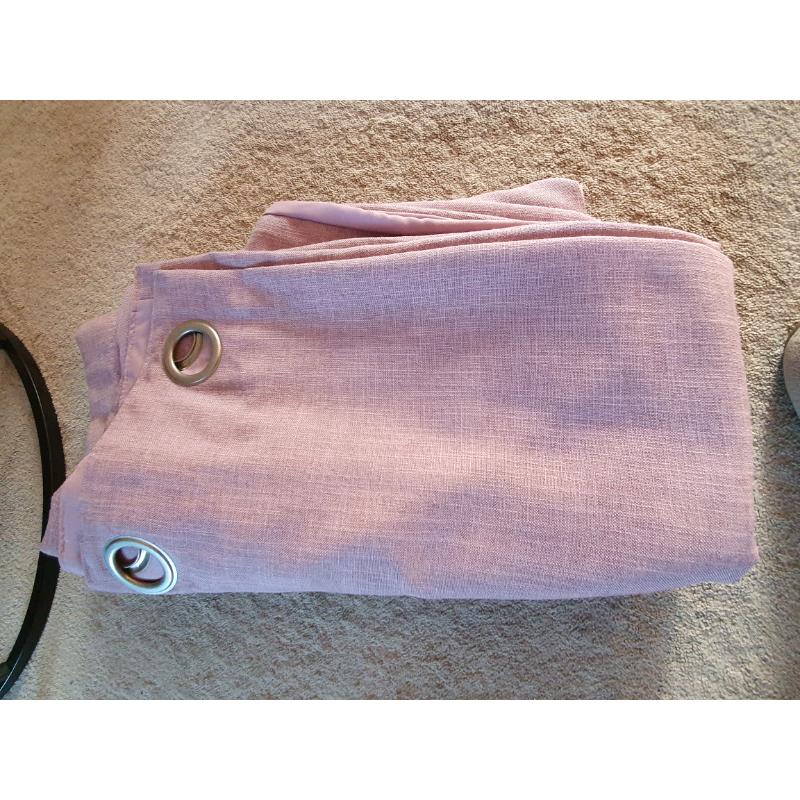 Mauve colour curtains in excellent condition. 90x90 and 90x72.