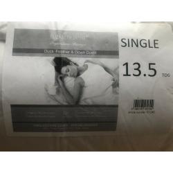 SINGLE DUCK FEATHER AND DOWN DUVET ? 13.5 Tog by Elizabeth Jayne