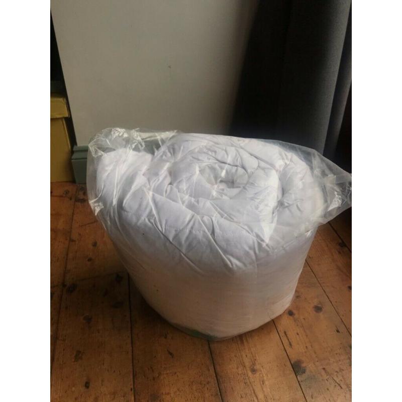 SINGLE DUCK FEATHER AND DOWN DUVET ? 13.5 Tog by Elizabeth Jayne