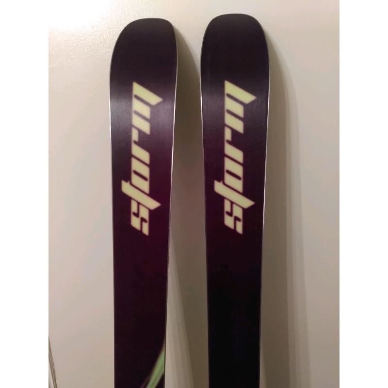 Never used Stormforce Richochette Skis!