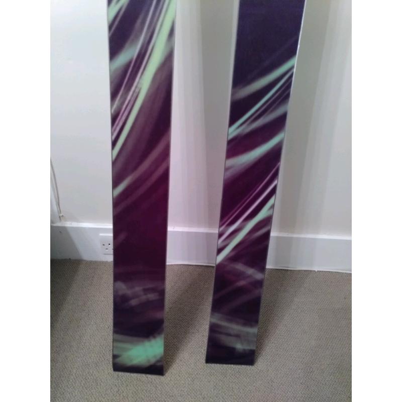 Never used Stormforce Richochette Skis!