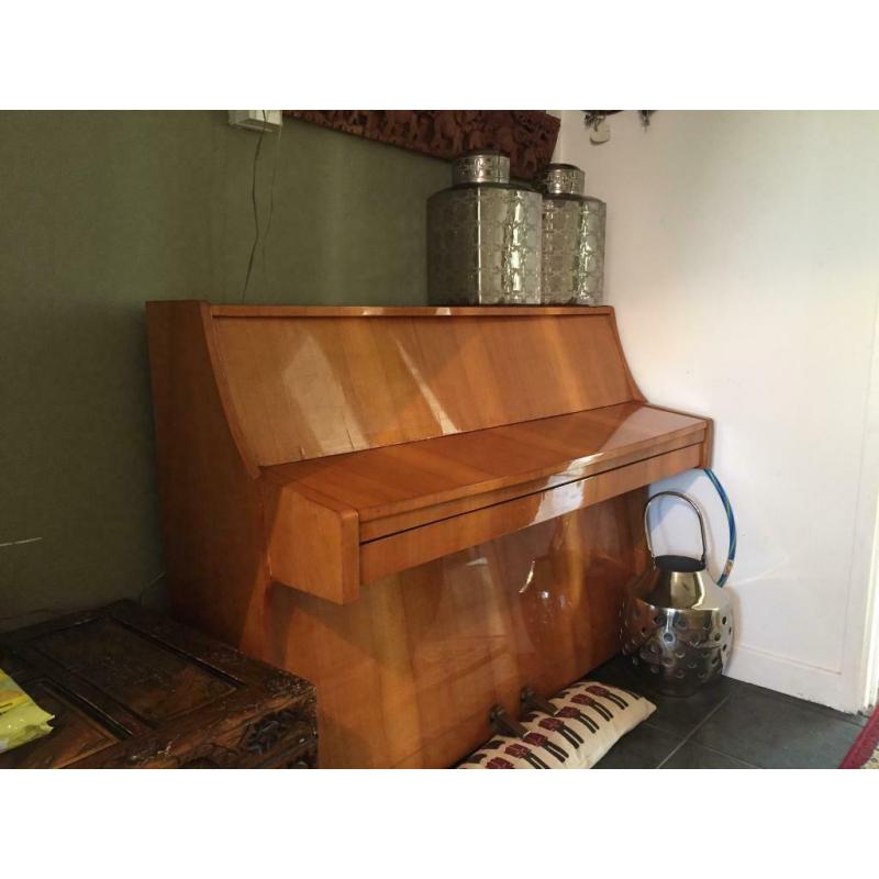 Zender Piano upright