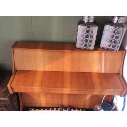 Zender Piano upright