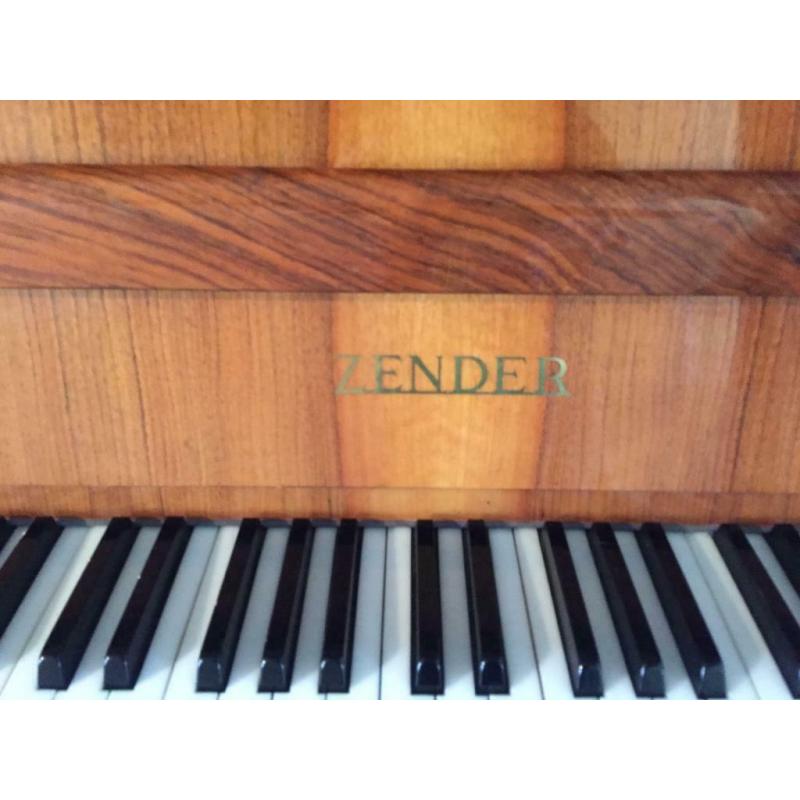 Zender Piano upright