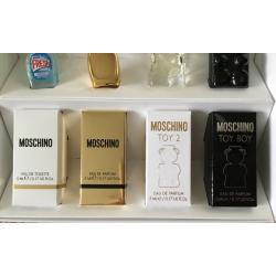 Moschino Christmas 2020 This collection contains 5ml miniatures of four Moschino fragrances,