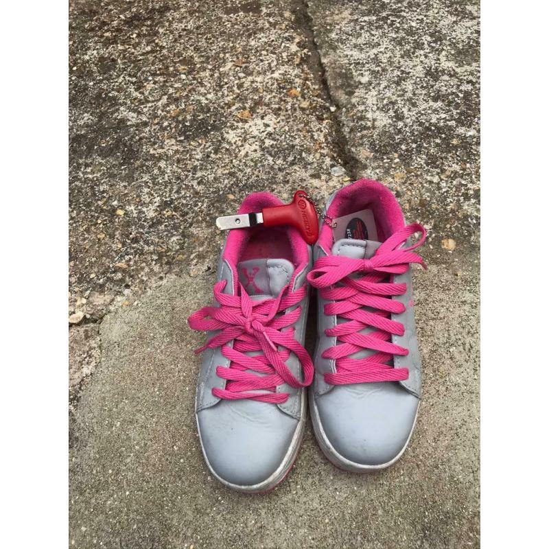 HEELEYS SIZE 4