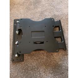 TV Wall Bracket/ Mount - swivel and tilt TVs between 23 and 47 inches