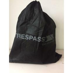 TRESPASS 8 MAN 2 ROOM TUNNEL TENT WITH BEDDING