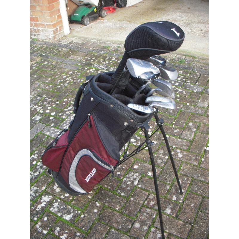 DUNLOP STAND / CARRY BAG PLUS CLUBS
