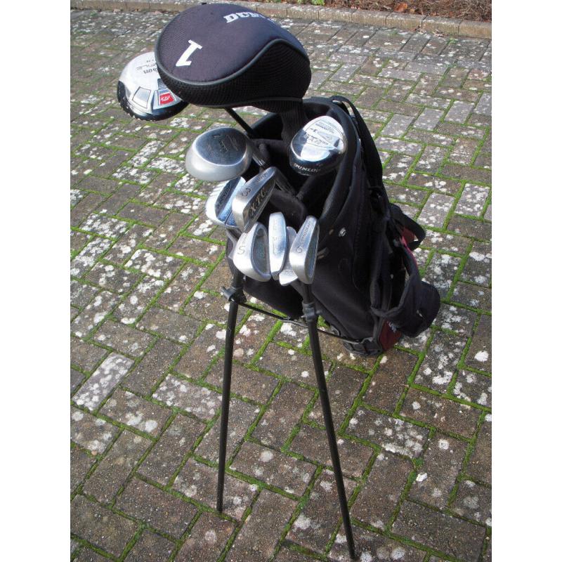 DUNLOP STAND / CARRY BAG PLUS CLUBS
