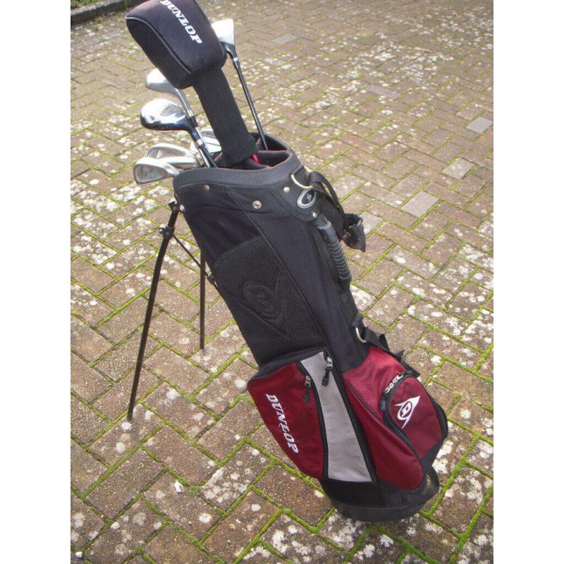 DUNLOP STAND / CARRY BAG PLUS CLUBS