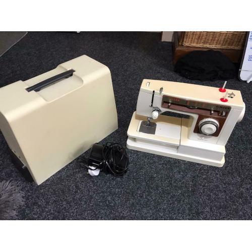 Sewing machine singer