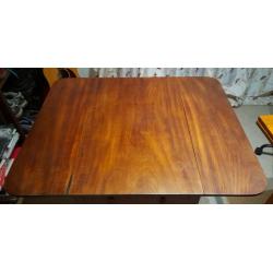 Beautiful Georgian mahogany Pembroke drop leaf table