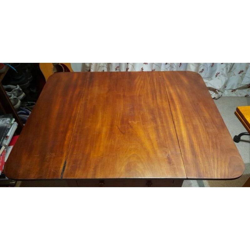 Beautiful Georgian mahogany Pembroke drop leaf table