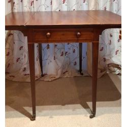 Beautiful Georgian mahogany Pembroke drop leaf table