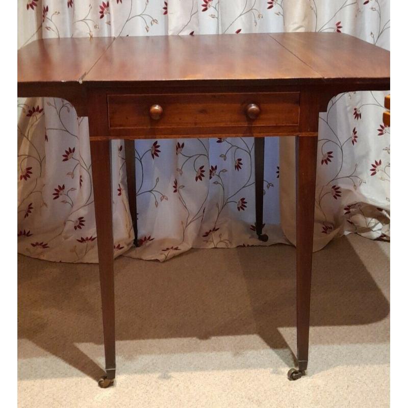 Beautiful Georgian mahogany Pembroke drop leaf table