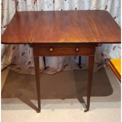 Beautiful Georgian mahogany Pembroke drop leaf table