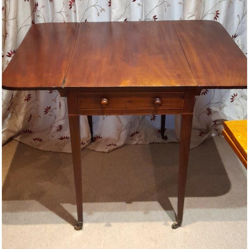 Beautiful Georgian mahogany Pembroke drop leaf table
