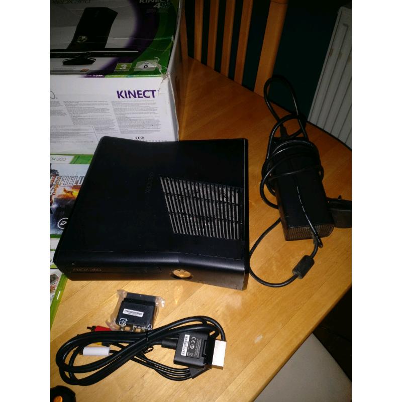 Xbox 360 7 games and 2 controller's