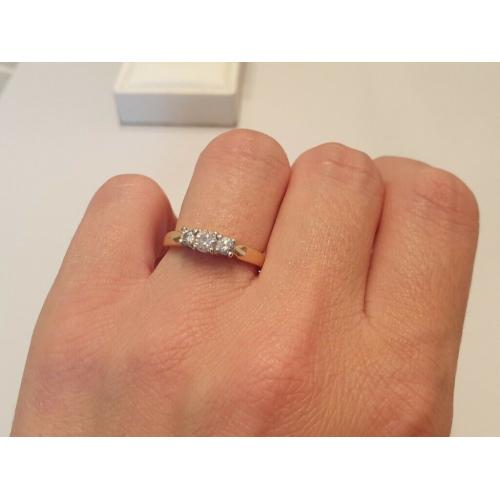 18 carat gold diamond trilogy ring