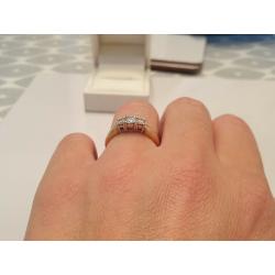 18 carat gold diamond trilogy ring