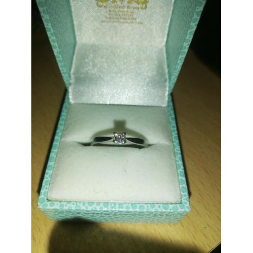 Platinum ring with diamond