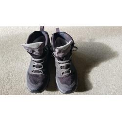 Salomon size 5 ladies walking boots
