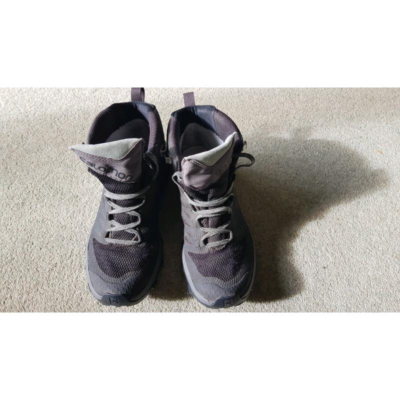 Salomon size 5 ladies walking boots