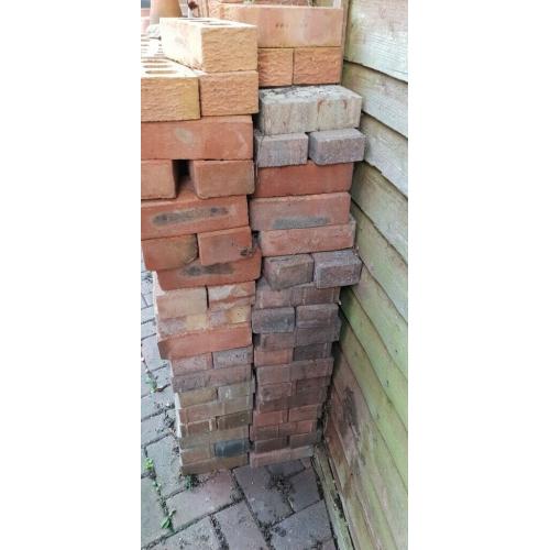 900+Assorted bricks,pavers and a few offcuts