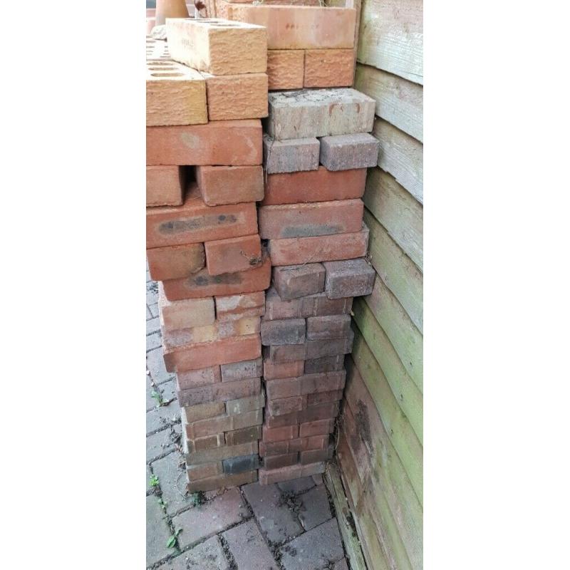 900+Assorted bricks,pavers and a few offcuts