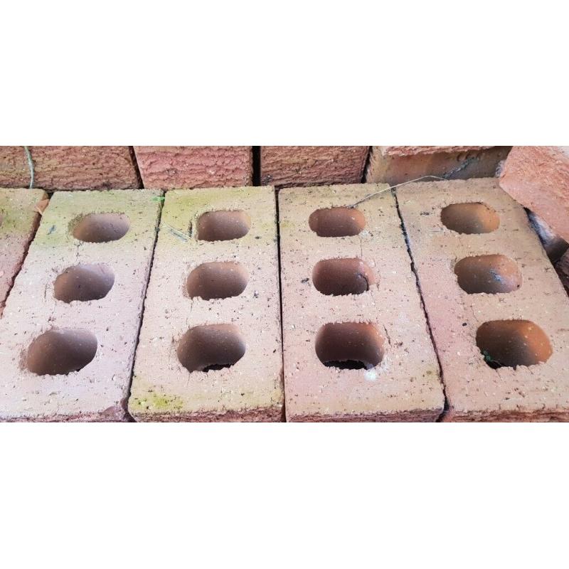 900+Assorted bricks,pavers and a few offcuts