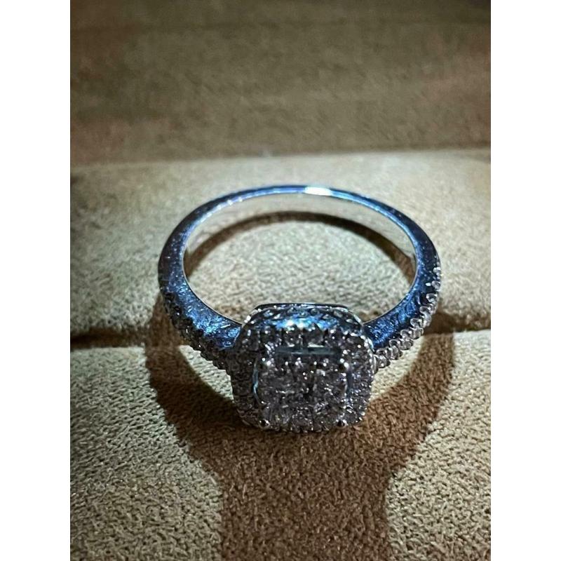 Diamond engagement ring