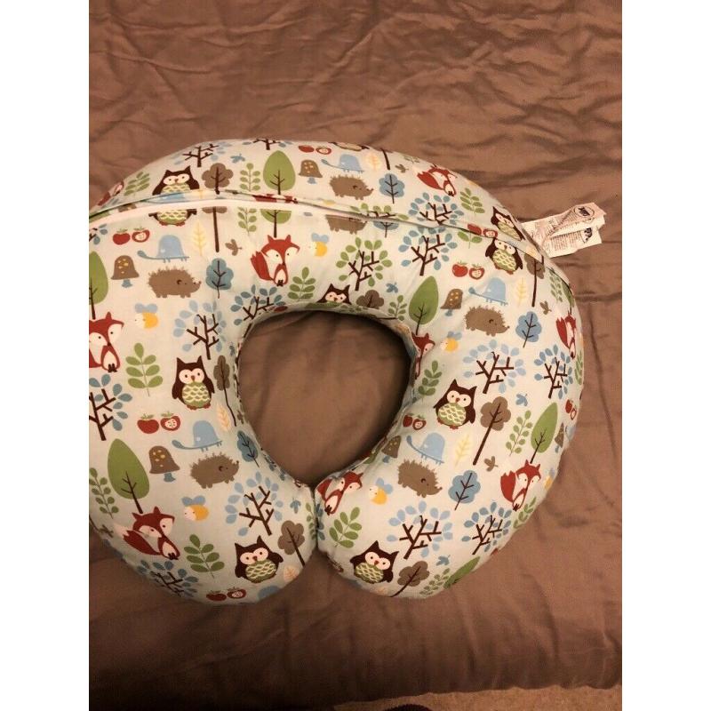 Chicco Boppy Pillow with cotton slipcover Modern Woodland