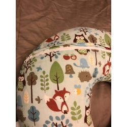 Chicco Boppy Pillow with cotton slipcover Modern Woodland