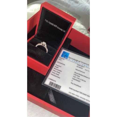 18 carat white gold engagement ring